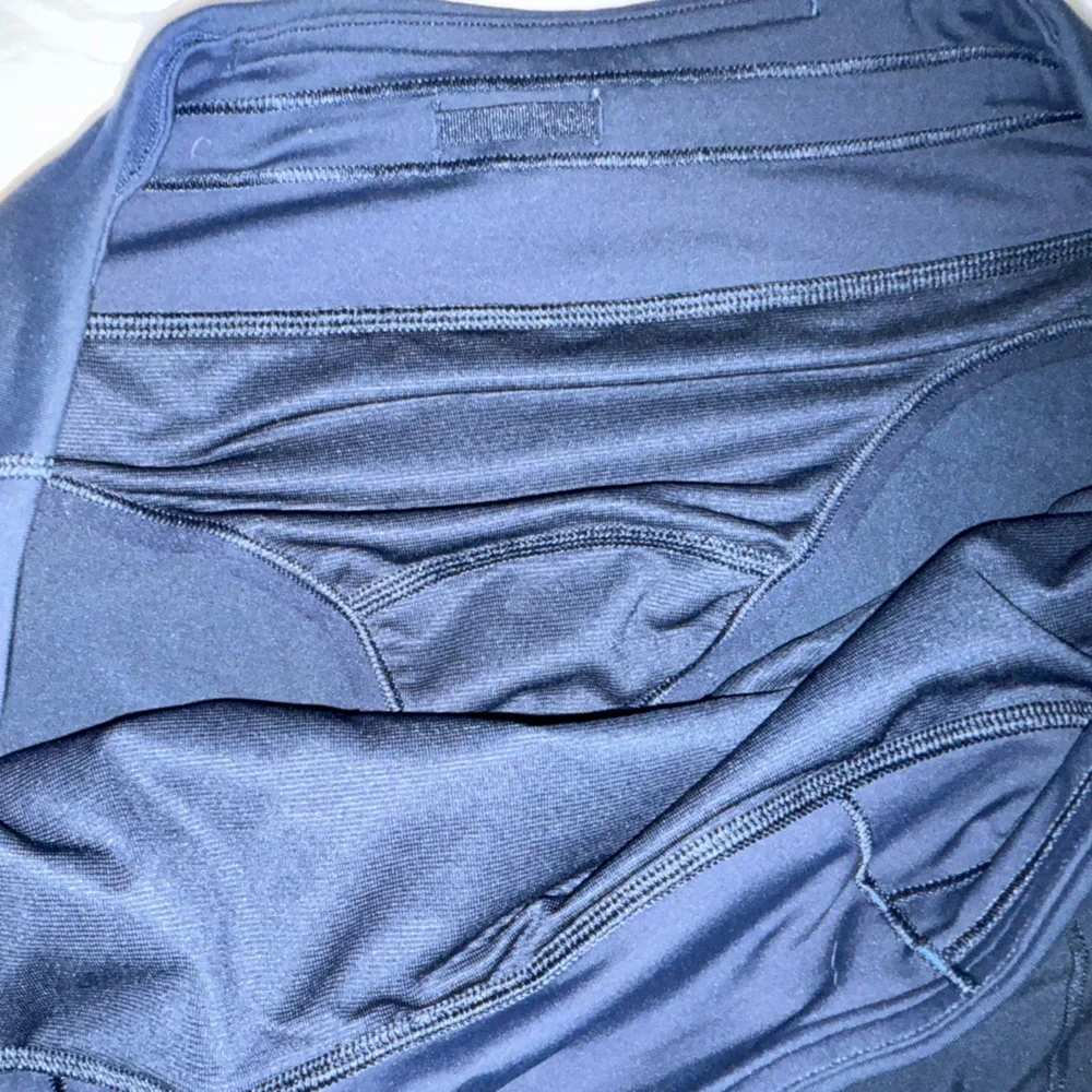 lululemon athletica Navy Athletic Shorts size 8 - Picture 4 of 5